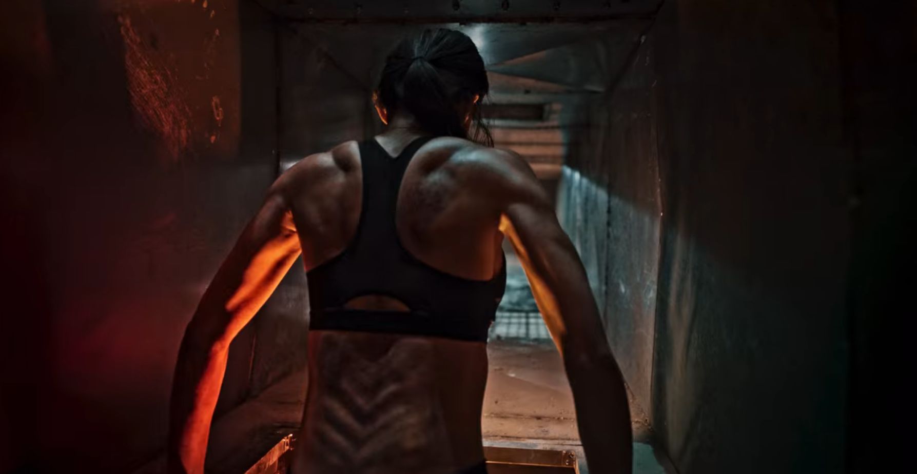 스위트홈 이시영 등근육