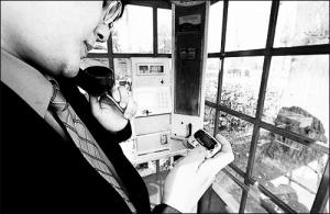 삐삐가 울릴 때마다 온 동네를 헤매며 공중전화 찾던 그 광경