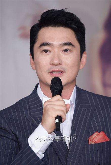 배우 김석훈