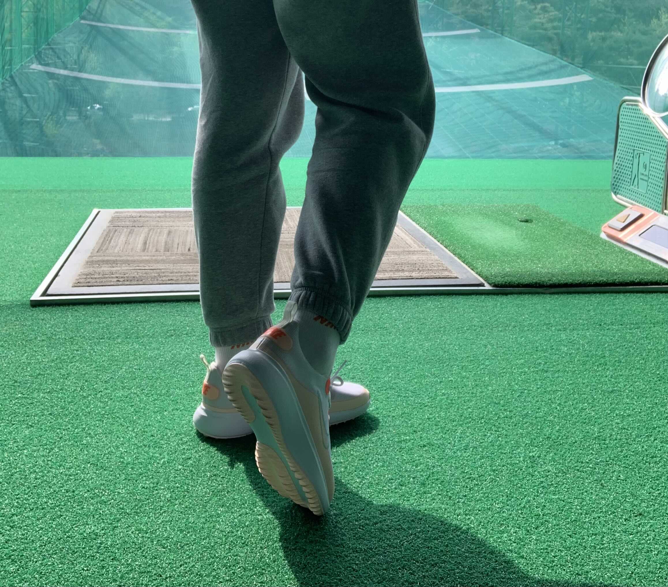 나이키골프화 인도어연습장 착용사진