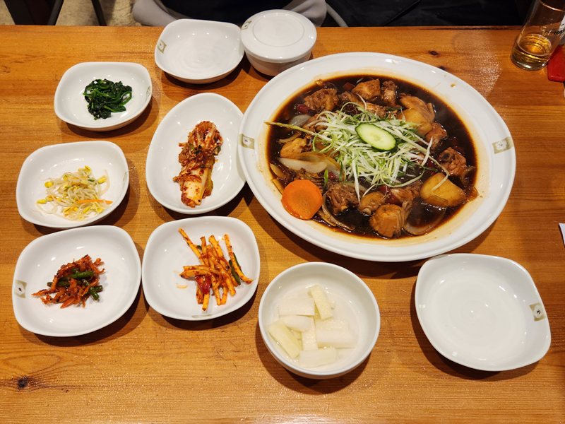 안동_찜닭과_기본찬