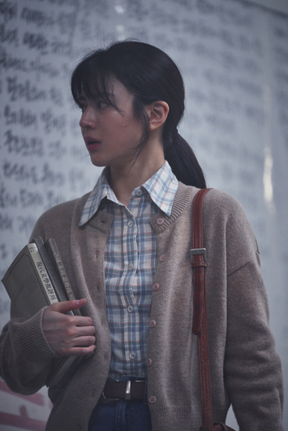 누명으로 강의실에서 급하게 나오는 조유정