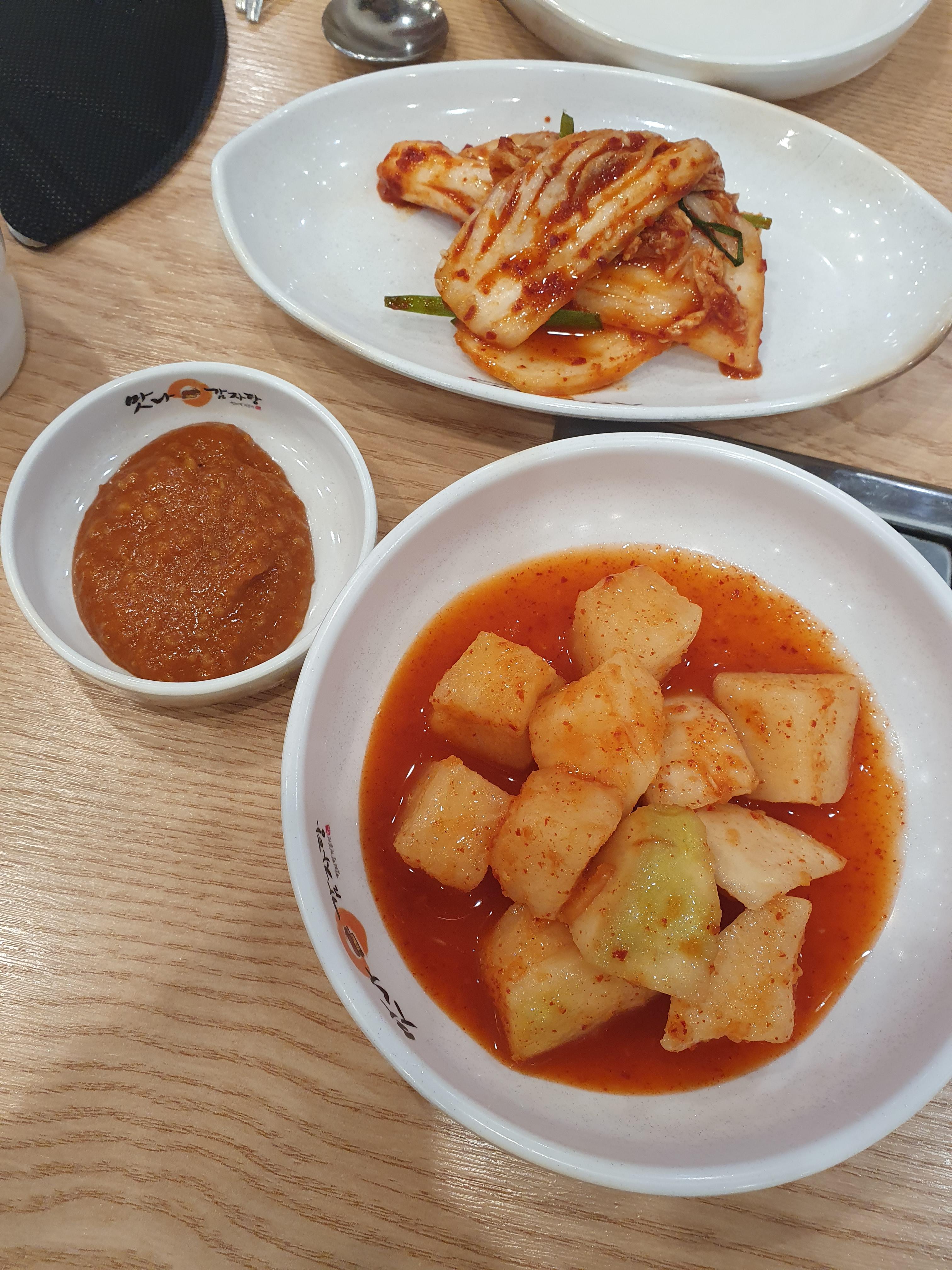 이집은 깍두기가 맛이 좋음!