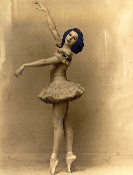 옛 시대 발레하는 소녀 사진