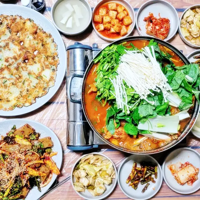 식객 허영만 백반기행 가평 남이섬 30년 전통 노포 토종닭볶음탕 토종닭 백숙 맛집