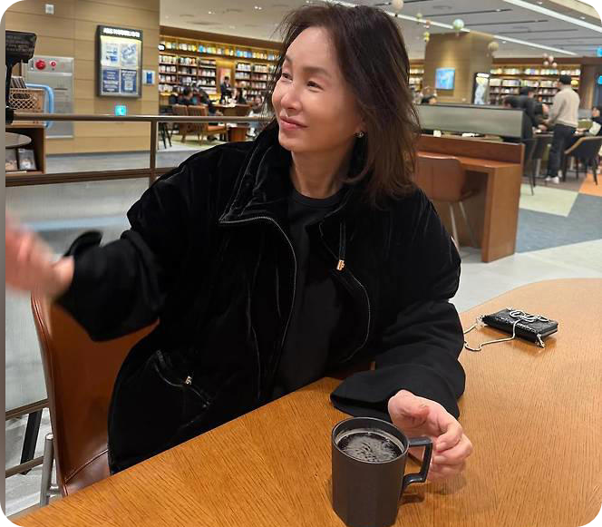66세 김미숙, 나이를 잊은 품격 [사진=뷰어스]