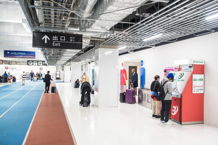 나리타 공항 제 3 터미널 세븐일레븐 ATM 장소