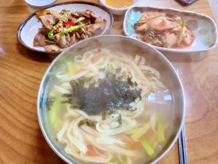 숯불구이와 함께 즐기는 손칼국수 추천 식당 도봉산역 도봉산 맛집