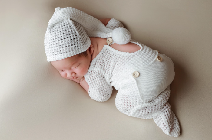 신생아 코막힘으로 숨소리 거친 아기 모습, 호흡음 쌕쌕거림과 코소리 증상 설명 이미지