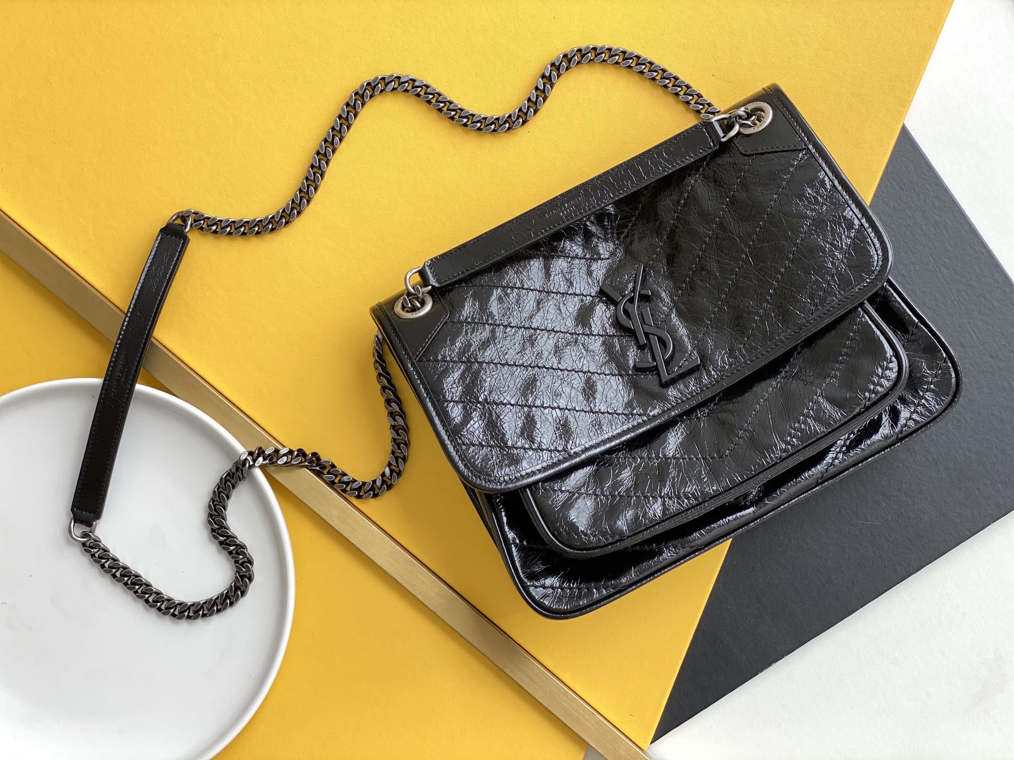 생로랑 니키백 미듐 블랙 실버체인 633158 에스리아