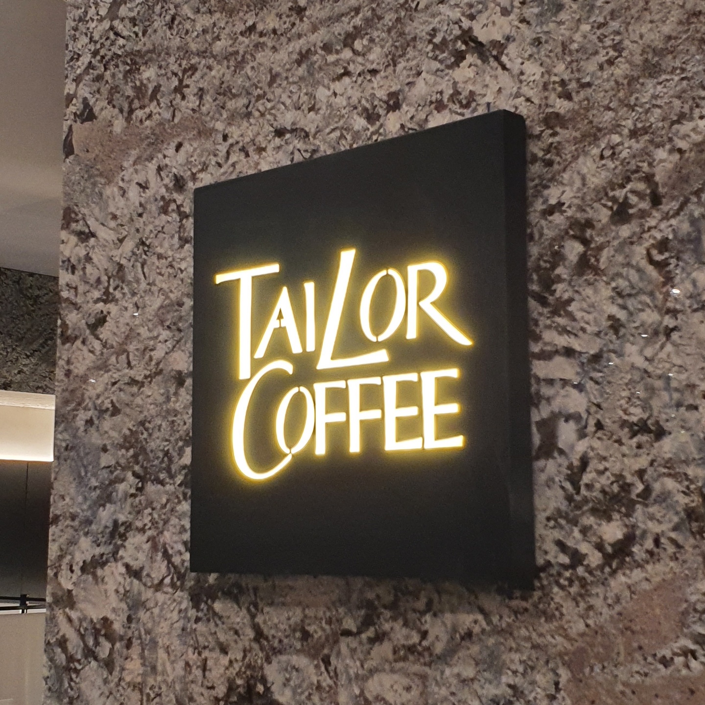 더현대_테일러커피_로고