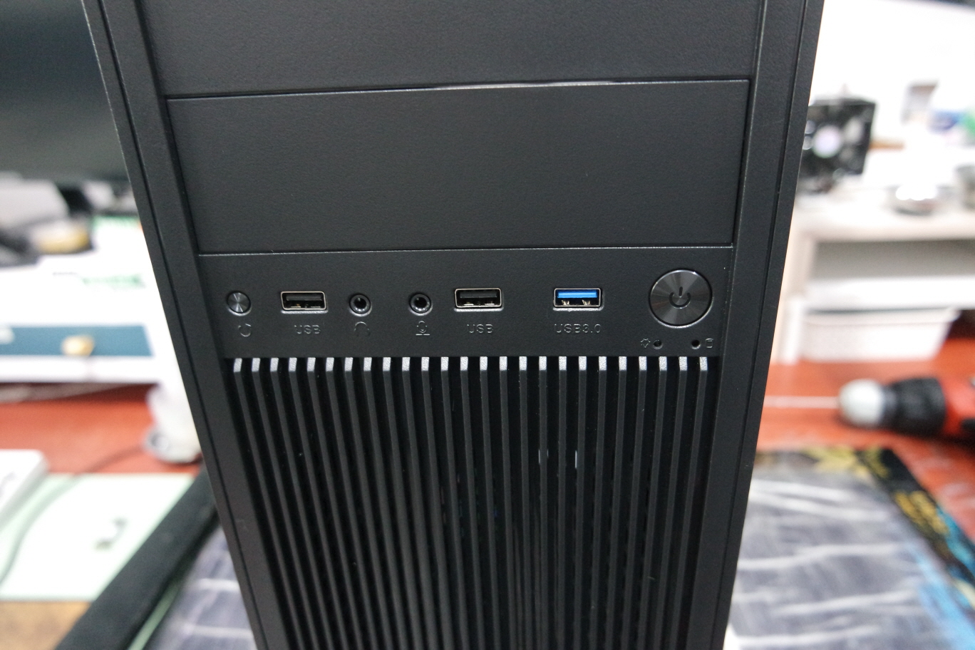 오피스 케이스의 전면 포트의 구성입니다. (확대사진)