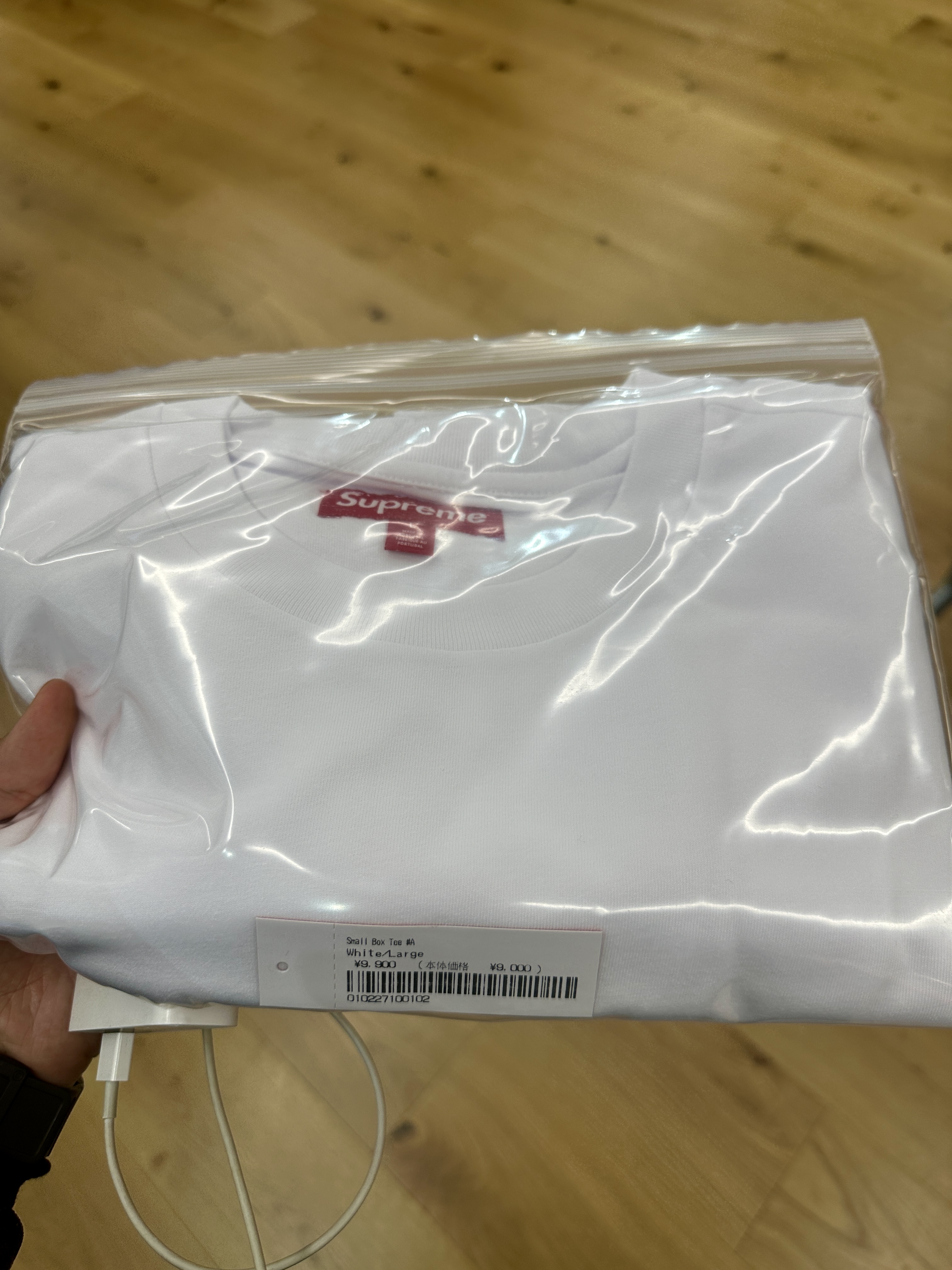 슈프림 스몰박스 티