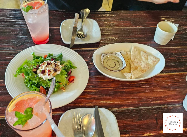 올리브장작-자몽에이드와 식전빵-리코타샐러드