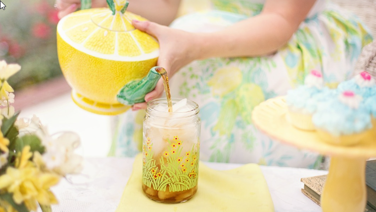 소화불량에 좋은 음료 추천 - 생강차, 민트차, 레몬 물 등