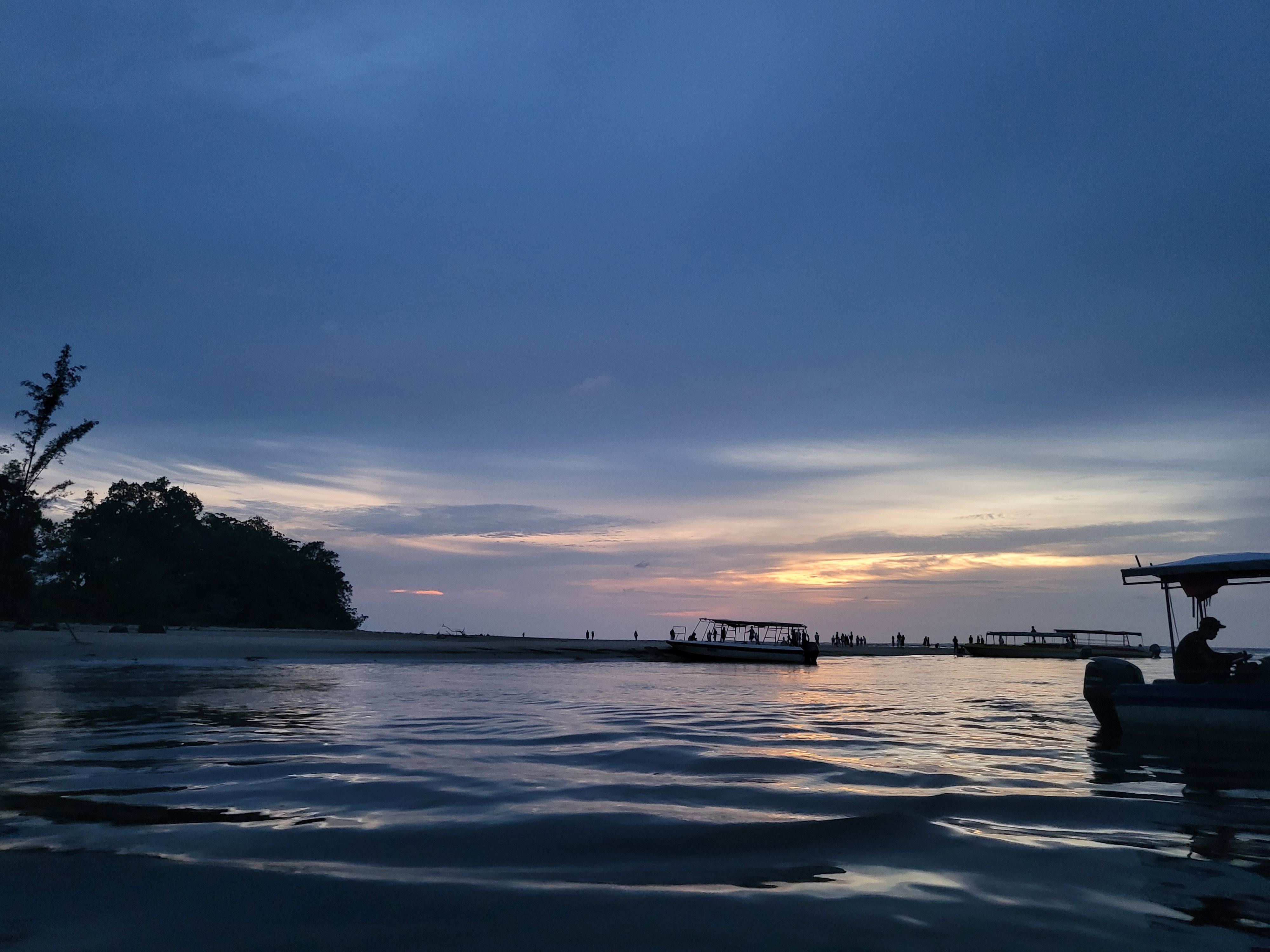 코타키나발루 카와카와 반딧불 투어 출발 전, 저녁 하늘에 번지는 마지막 빛