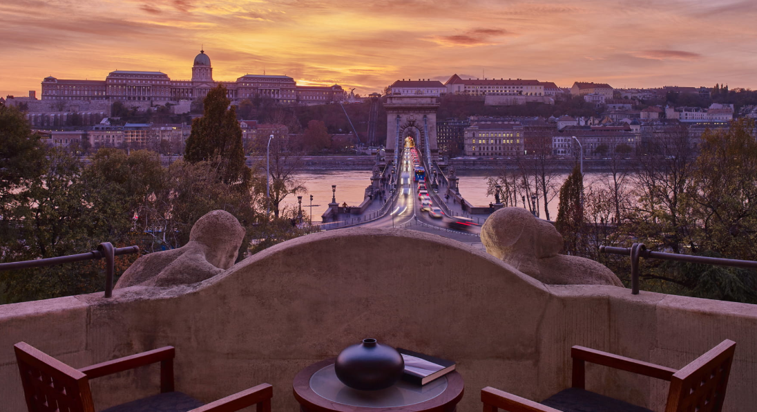 Four Seasons Hotel Gresham Palace Budapest : 관광, 객실, 소개, 부대시설, 어메니티