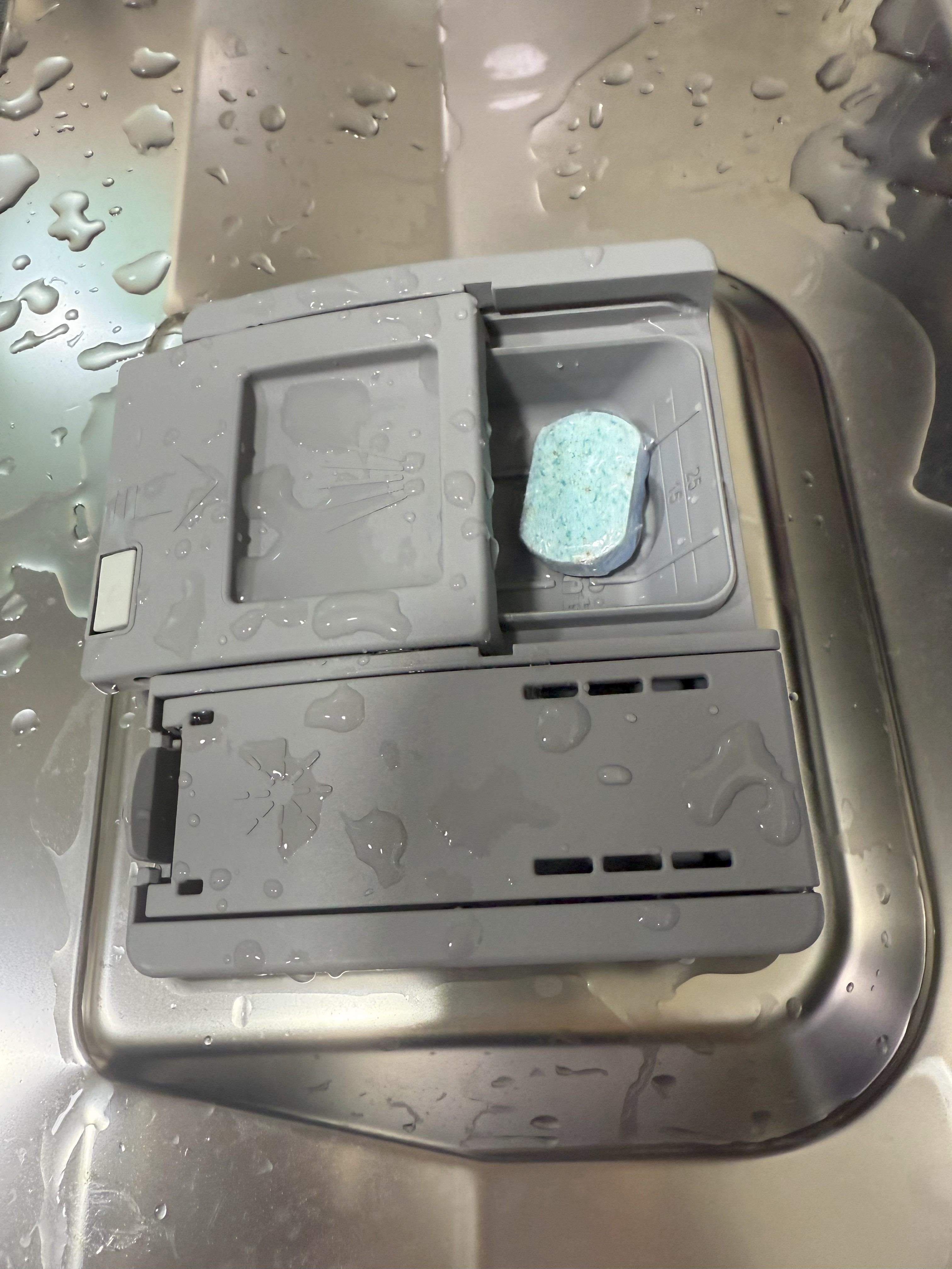 식기세척기 투입구에 들어가는 썬 세제 탭 크기