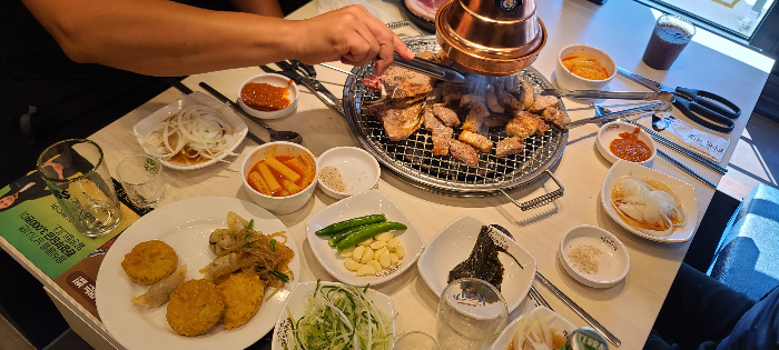 명륜진사갈비 성남모란시장점 목살 삼겹살 양념갈비 돼지껍데기 닭갈비 등갈비 자리세팅