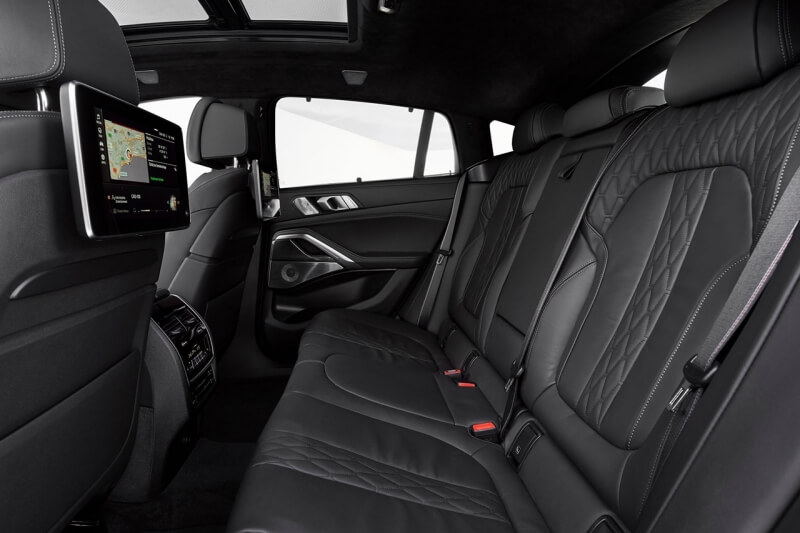 BMW X6 뒷좌석