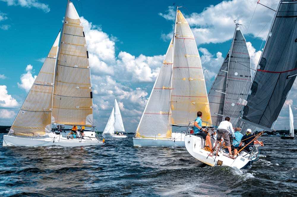 Balapan Kapal Yacht