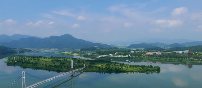 학 전망대에서 본 경천섬 공원