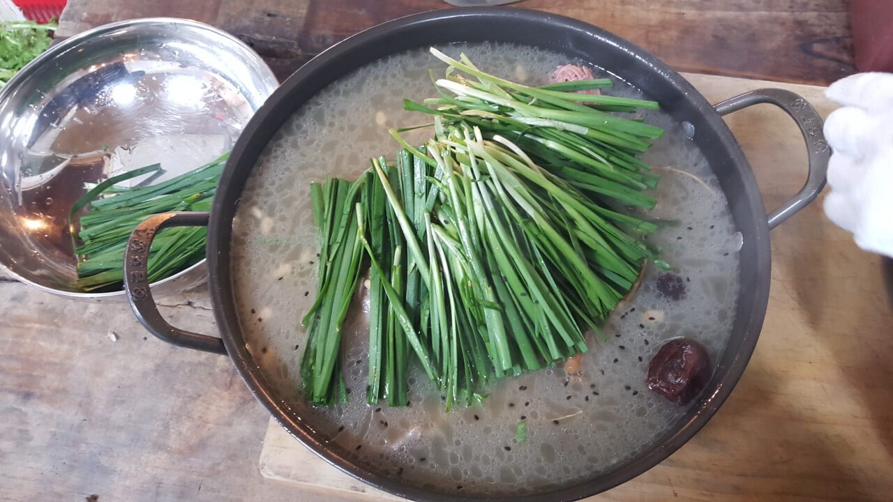 생방송투데이 외국인의 밥상 양주 광적면 오리 장작구이 맛집 먹골농장 