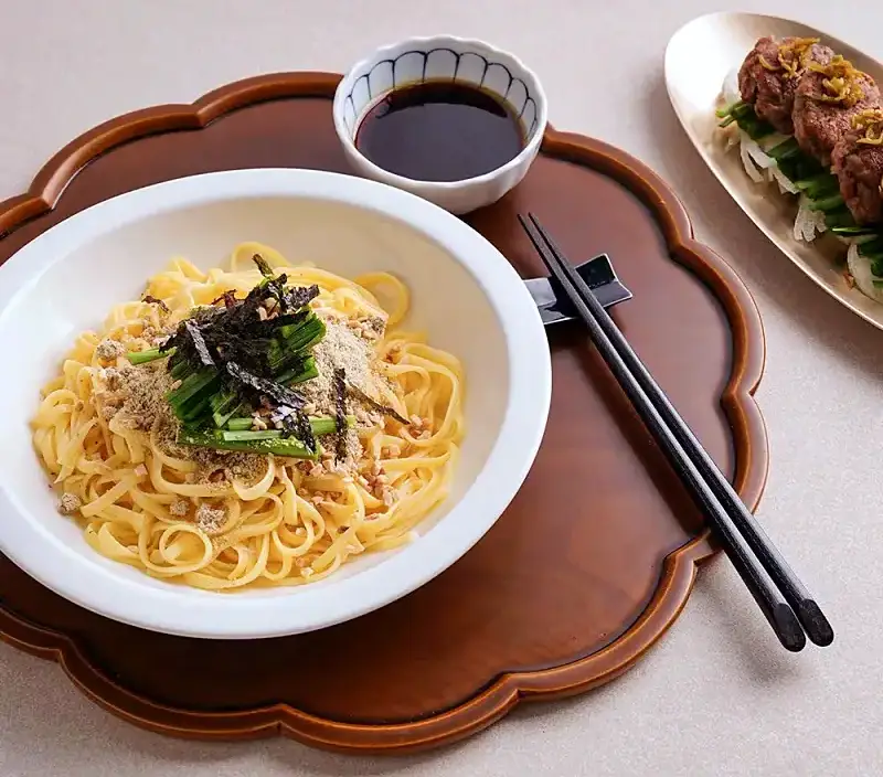 줄서는식당 한혜진 추천 옥수수면 부드러운 닭다리 살 조합 얼큰 우사골옥면, 들기름 비빔옥면, 닭무침, 냉옥면 맛있는 식당 강남구청 논현동 맛집 소개