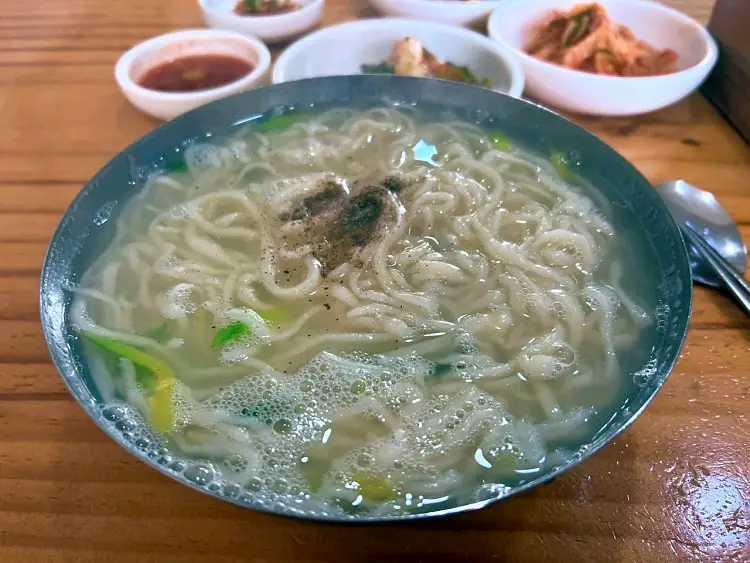 충북 진천 믿고 떠나는 스타 조춘 고향 허영만 백반기행 출연 칼국숫집 손칼국수 맛집 추천