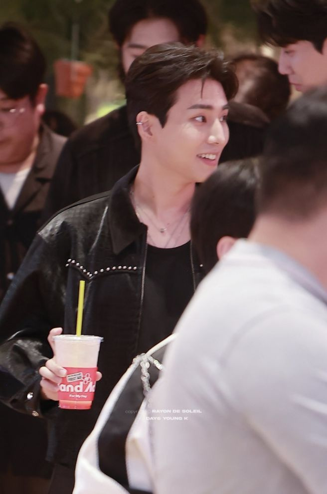 영케이 나이 프로필 학력 저작권료 최우수산 예능 육각형 아이돌 데이식스 총정리