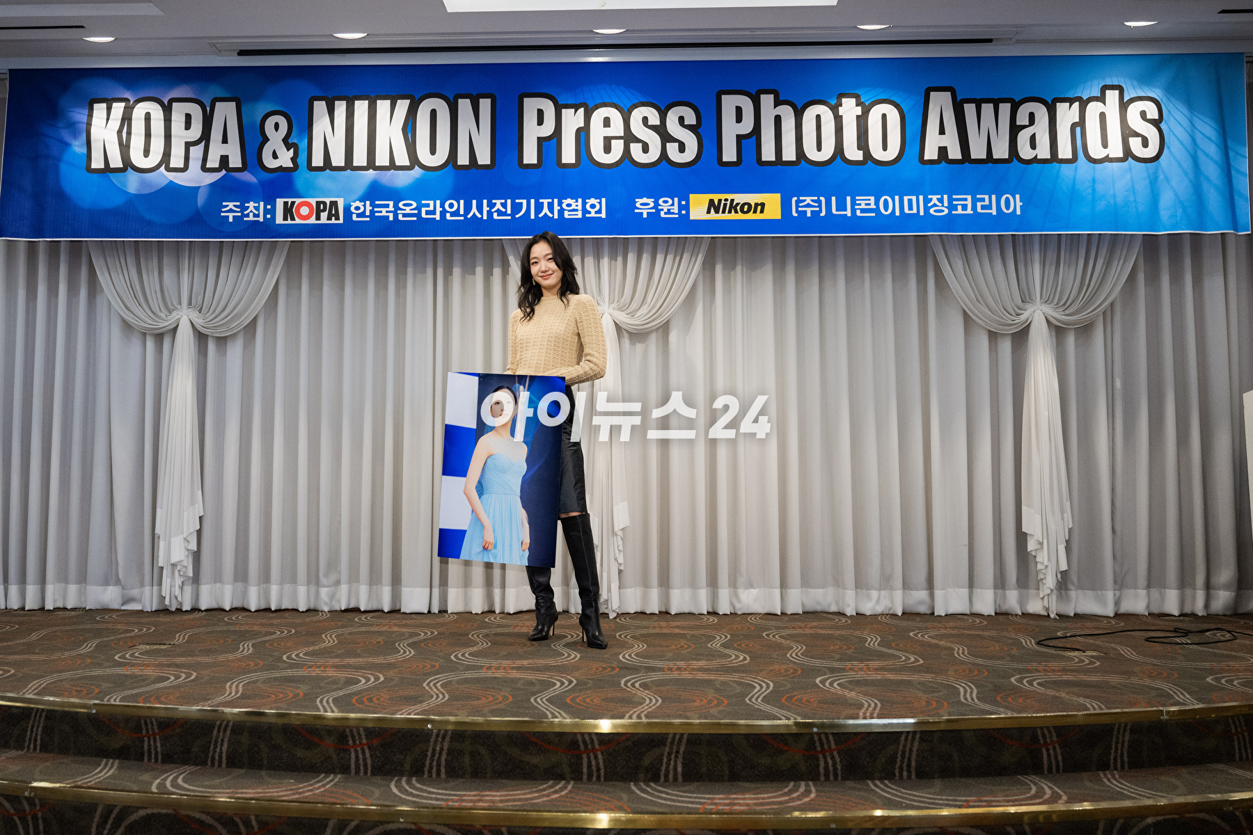 배우 김고은이 4일 오전 서울 강남구 청담동 호텔리베라에서 열린 '2023 코파 & 니콘 프레스 포토 어워즈(KOPA & NIKON Press Photo Awards)'에 참석하고 있다. [사진=문수지 기자]