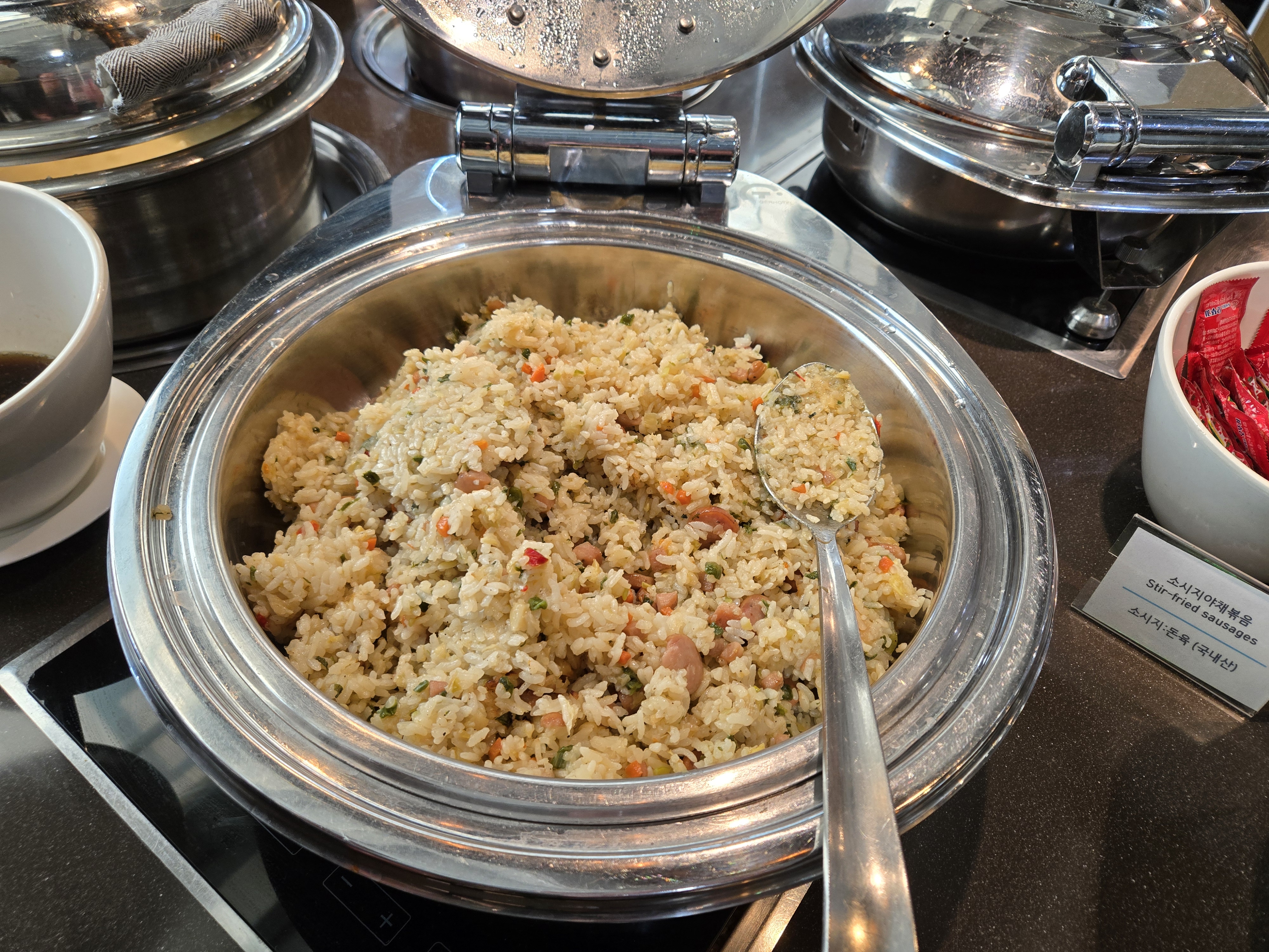 김해공항 스카이허브 라운지 야채볶음밥