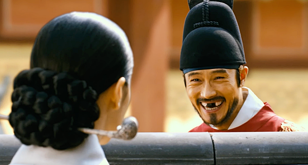 따뜻한 인간미의 끝을 보여주는 영화 광해의 한 장면