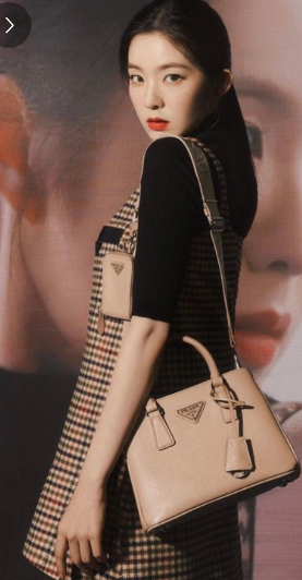 프라다 엠버서더의 저주?