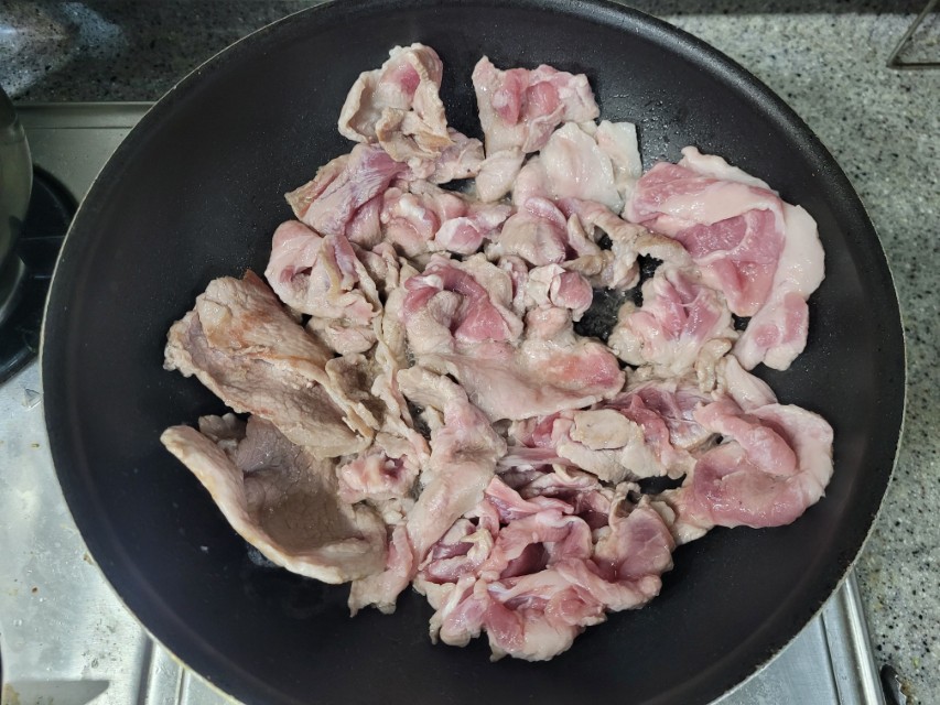 돼지고기 간장제육볶음 고기 앞뒤로 익히며 불맛 내는 과정