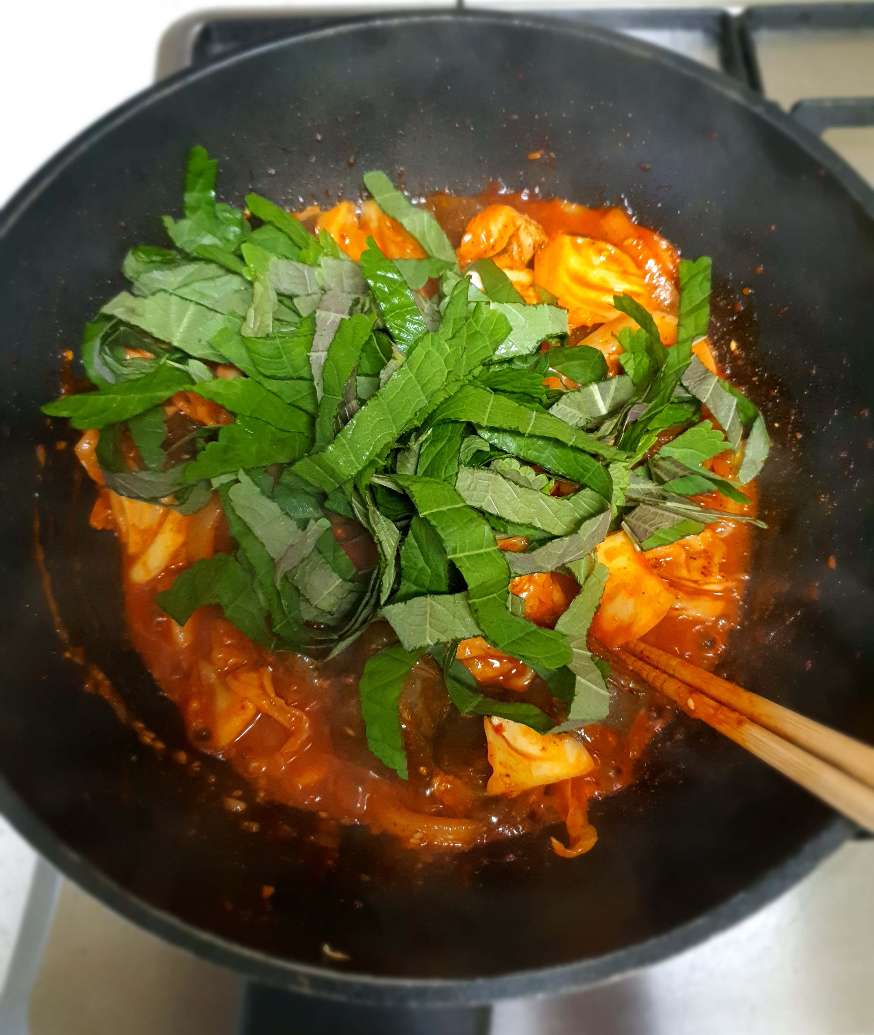 깻잎을-넣으면-향이-좋아요.