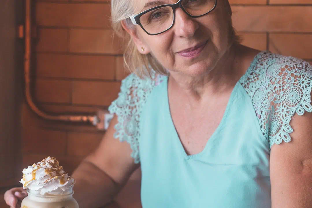 치매 걸리지않기 위해 노력하는 여성노인의 모습