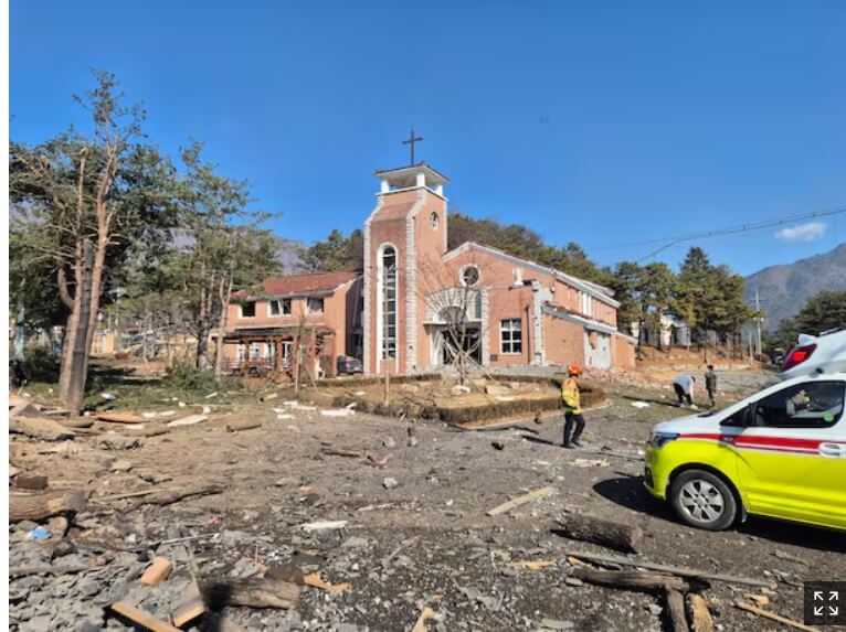 포천 민가를 덮친 전투기 폭탄 (사진 : 조선일보)