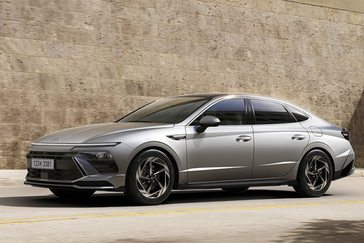 2024 쏘나타 하이브리드 옆면 사진