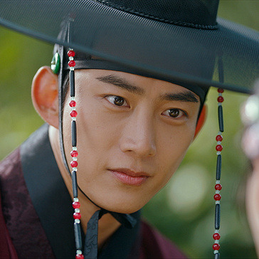 남주의 첫날밤을 가져버렸다