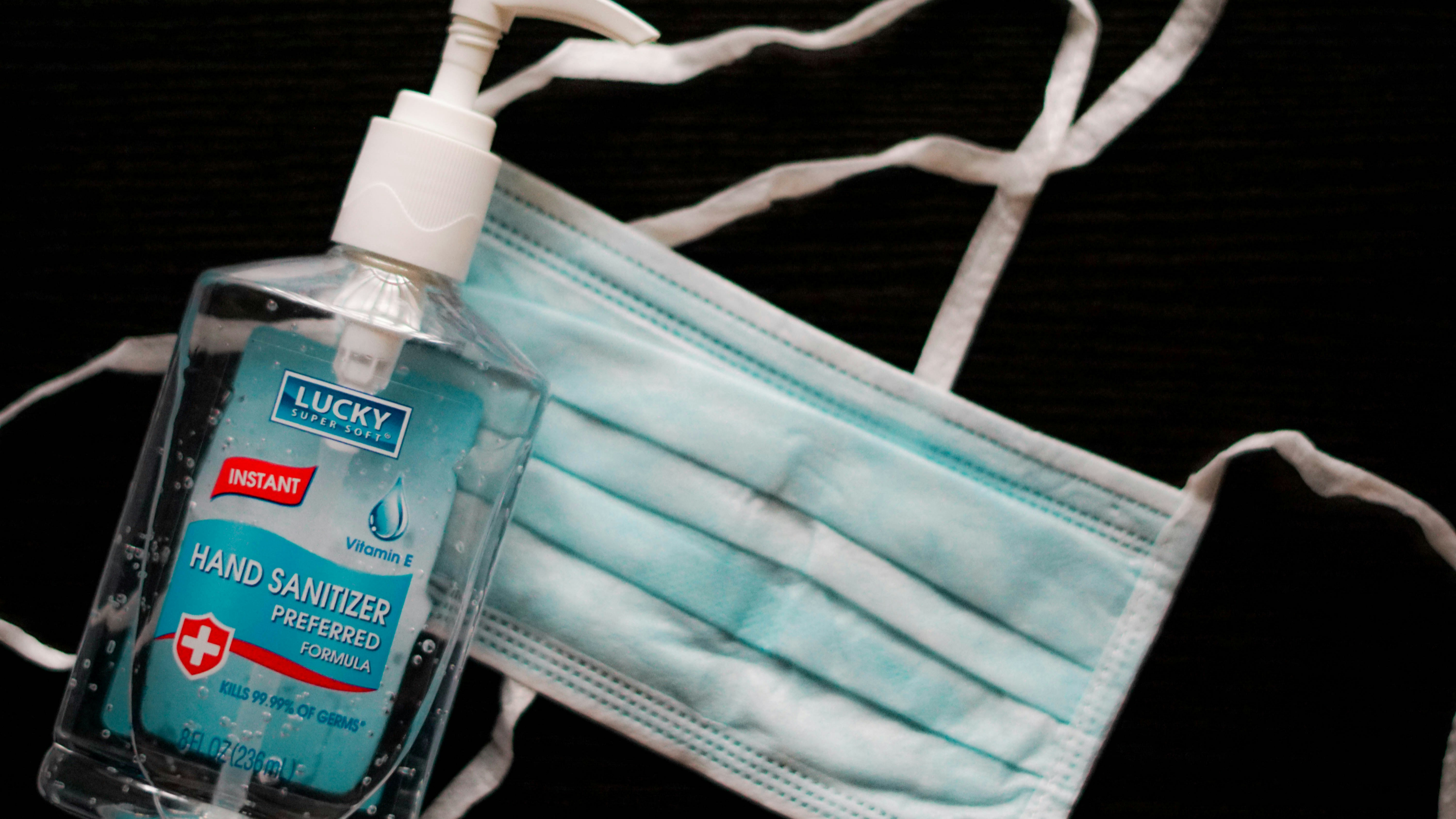 알코올 소독 젤과 마스크