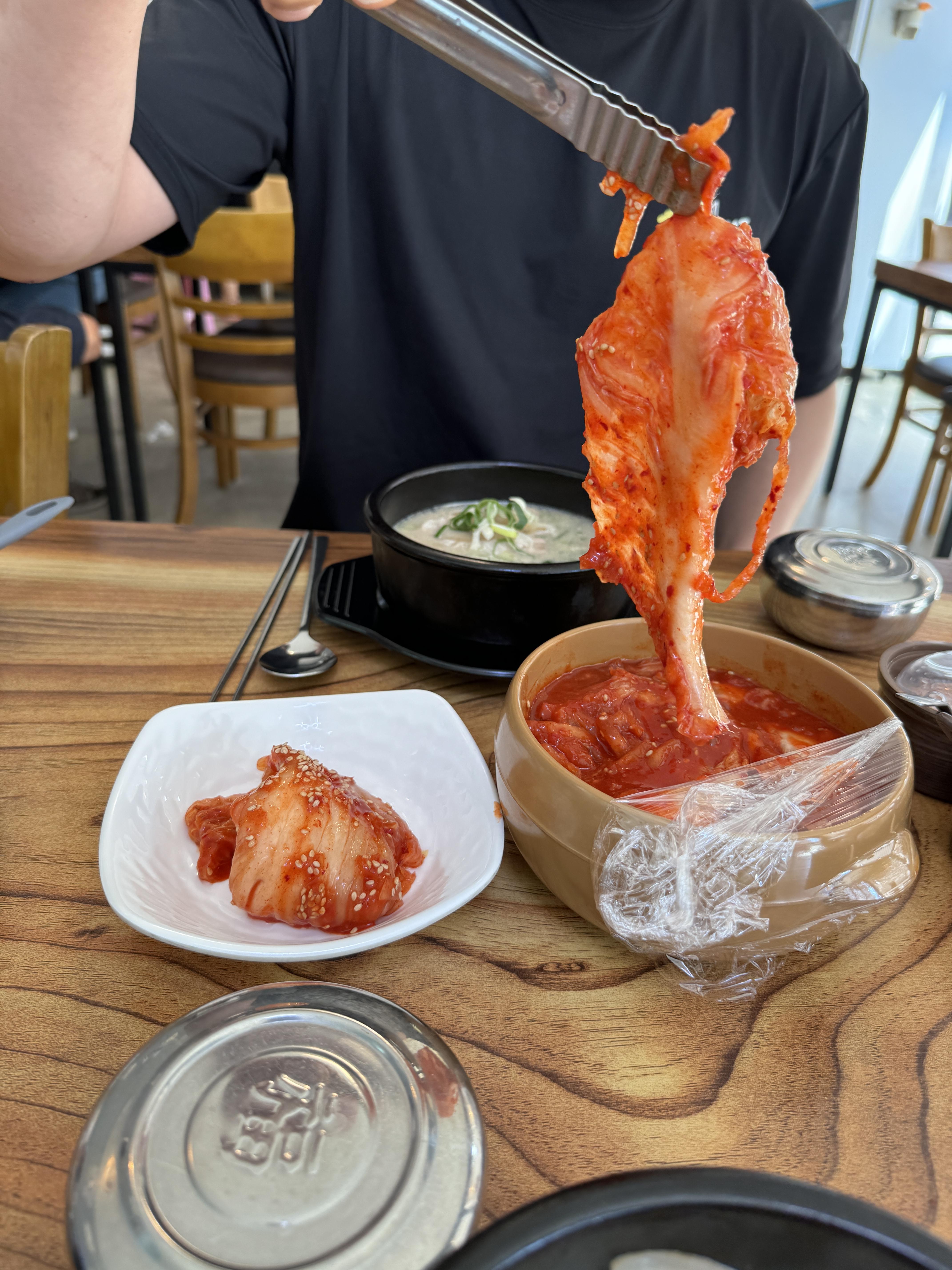 속초-예원수육국밥-김치-덜어먹기