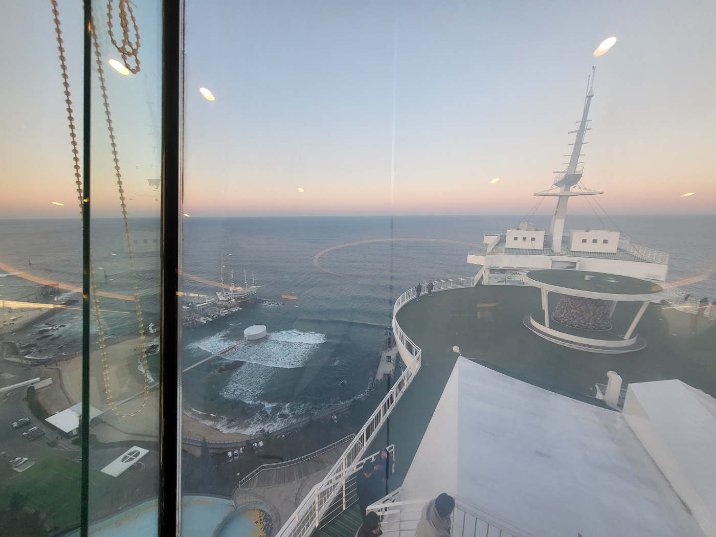 정동진 썬크루즈 리조트: 숙박 없이 100% 즐기기! 조각공원 입장료 환급 팁과 레스토랑 이용 후기(회전 레스토랑 가격정보)