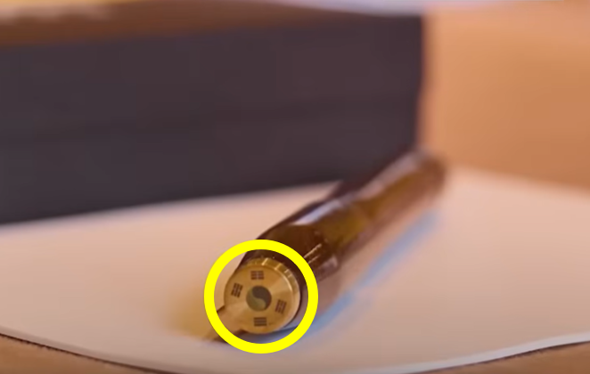 이재명 대통령이 사용한 만년필 모습