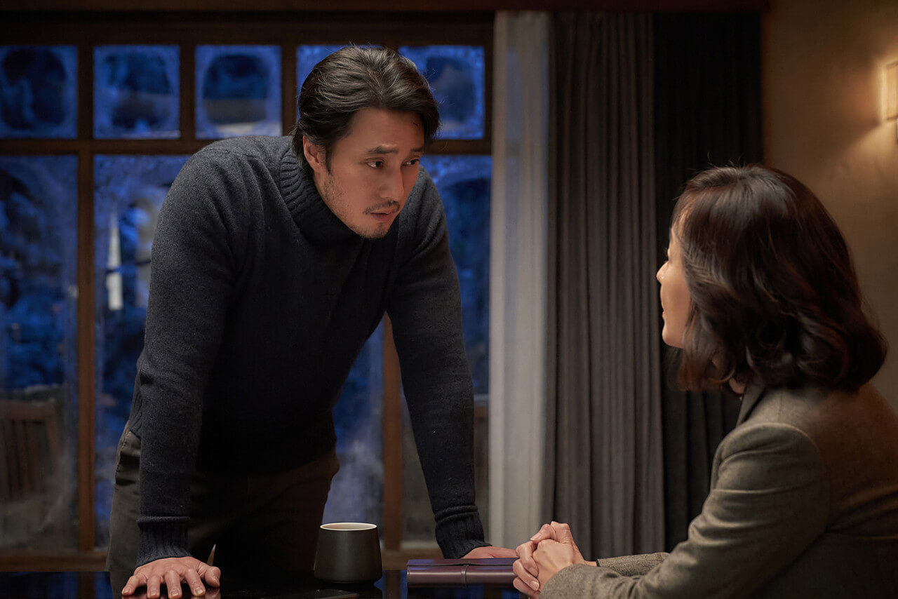 양신애 변호사에게 자신의 범행에 대해 자백하는 유민호