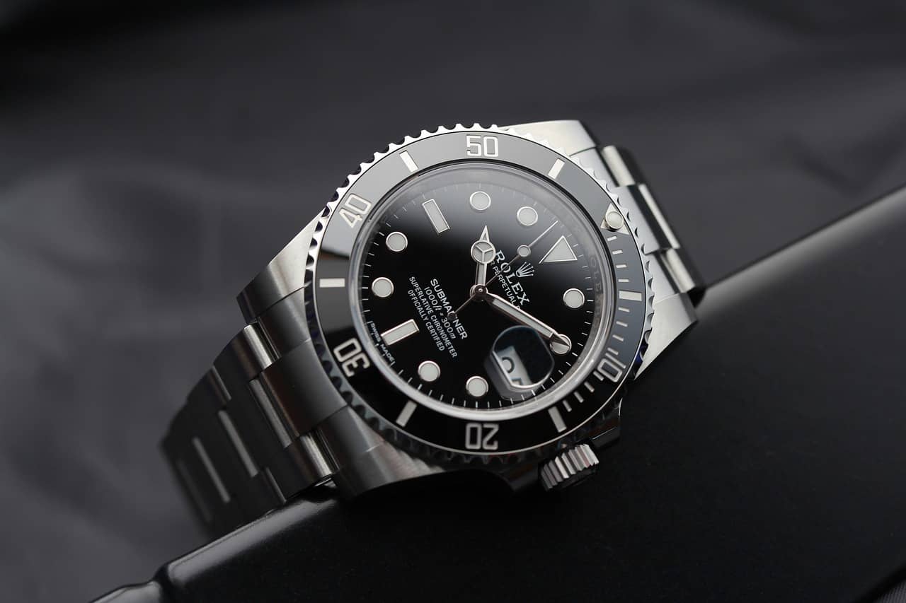 롤렉스(ROLEX): 명품 시계의 대명사, 혁신과 가치를 겸비한 브랜드