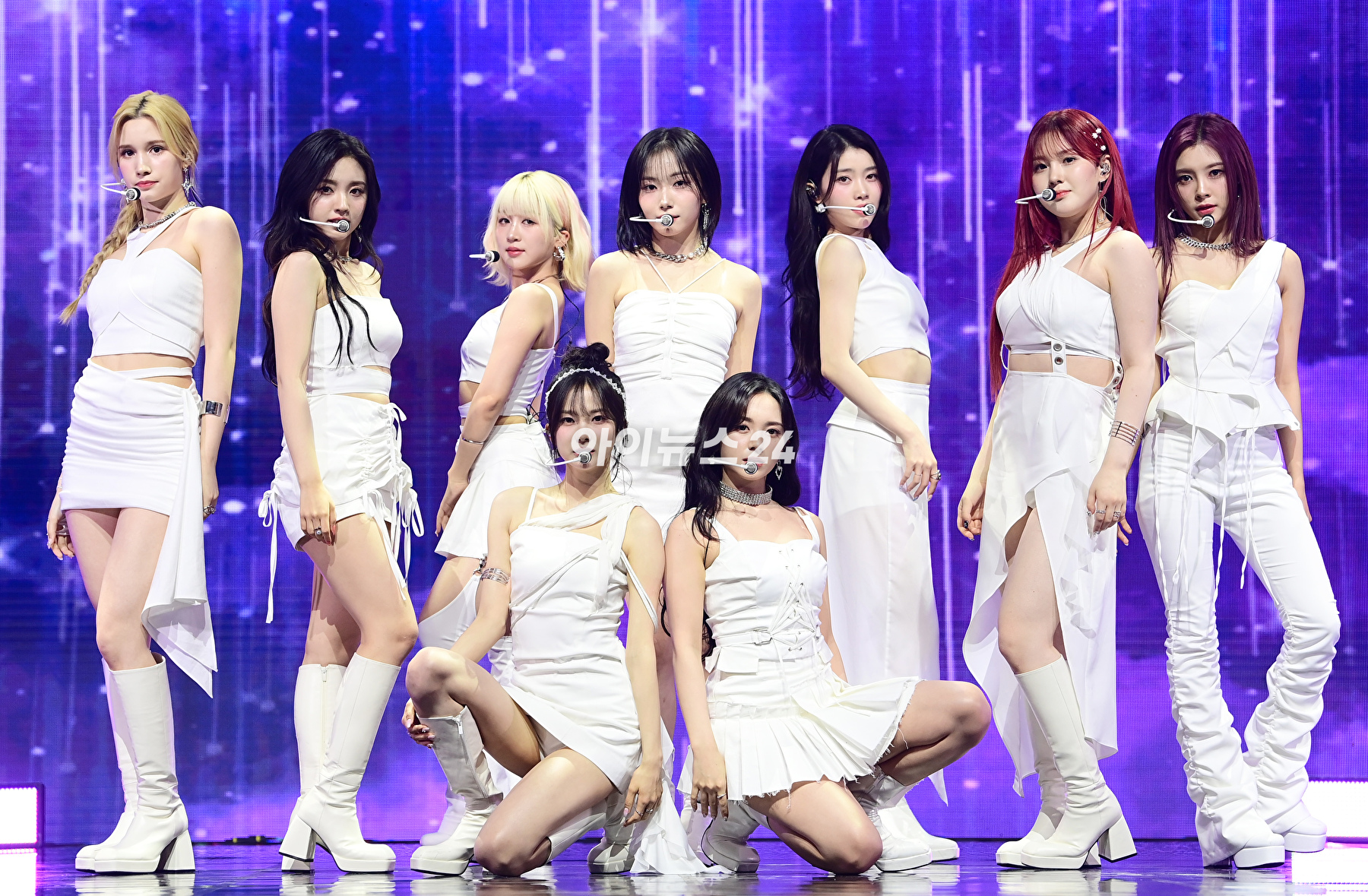 그룹 케플러가 3일 오후 서울 광진구 예스24라이브홀에서 열린 케플러(Kep1er) 첫 번째 정규앨범 '켑원고잉 온(Kep1going On)' 발매 기념 쇼케이스에 참석해 타이틀곡 '슈팅 스타' 무대를 선보이고 있다. [사진=정소희 기자]