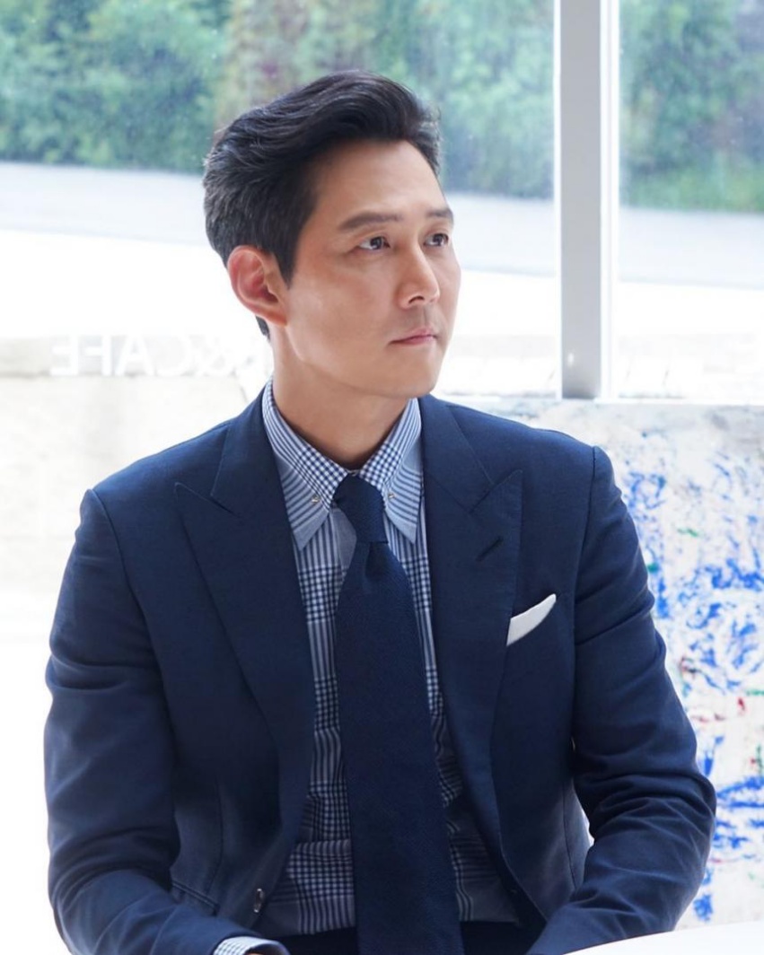 이정재-양복