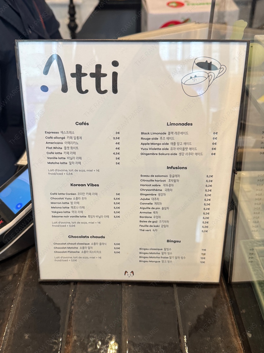 파리 atti 카페 메뉴판 Korean Vibes 음료 구성.
일반 커피 라인업과 함께 한국식 구성이 특별한 카페에요.