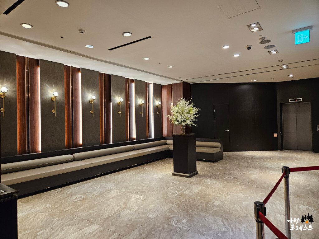 더 리버사이드 호텔 뷔페 대기공간